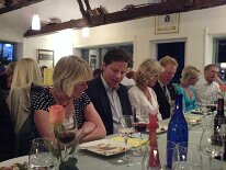 DSC00123_001 Kerstin och Torbjörn försöker sjunga