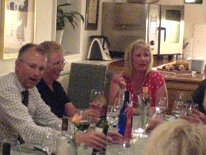 DSC00131 Katarina vid bordet