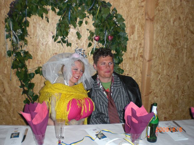 Deras möhippa och svensexa med grannar