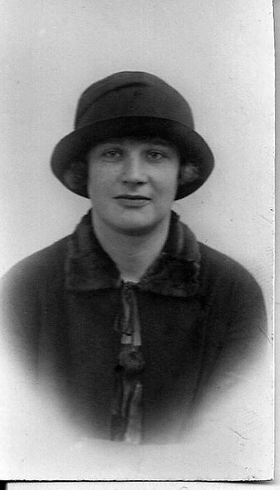 Farmor ca 1930 Nr 2