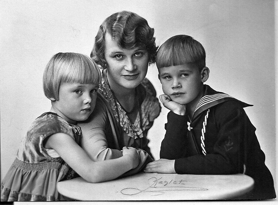 Vivi Farmor og Pelle ca 1930